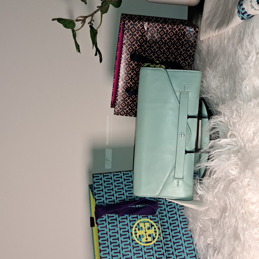 Tory Burch NWT Elizabeth Clutch Robin's Egg Blue/Mint